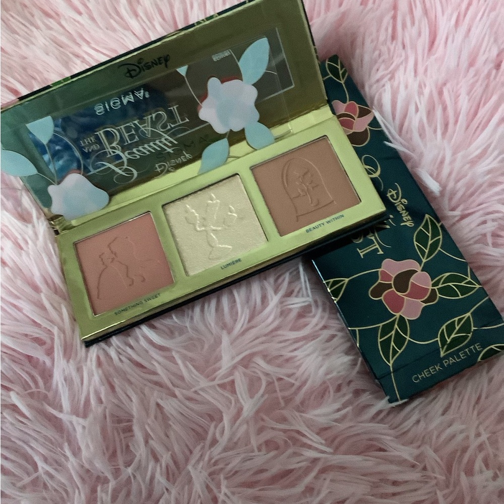NIB Disney Beauty and the Beast Blush Highlighter Palette Pink and Cream